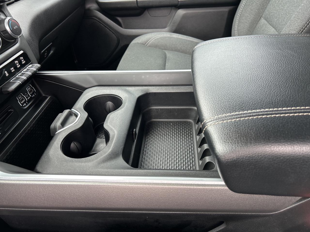 2019 RAM 1500 Big Horn 5.7L/4X4 CALL NAPANEE 613-354-2100 Photo
