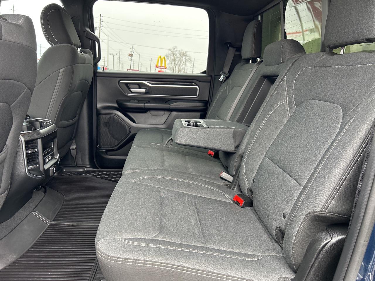 2019 RAM 1500 Big Horn 5.7L/4X4 CALL NAPANEE 613-354-2100 Photo
