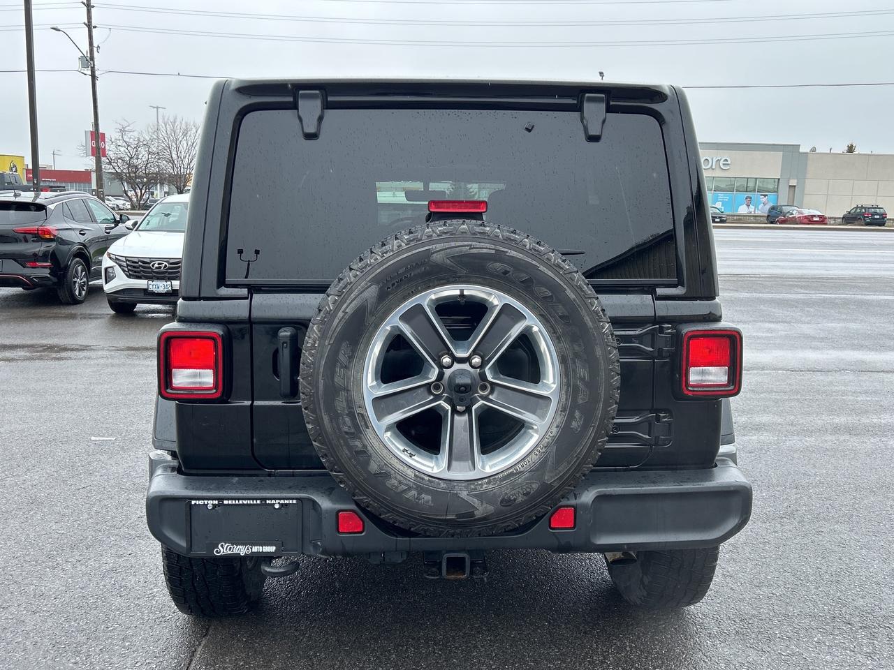 2022 Jeep Wrangler Unlimited Sahara 4x4 CALL NAPANEE 613-354-2100 Photo