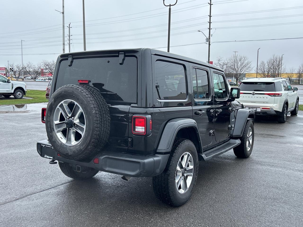 2022 Jeep Wrangler Unlimited Sahara 4x4 CALL NAPANEE 613-354-2100 Photo