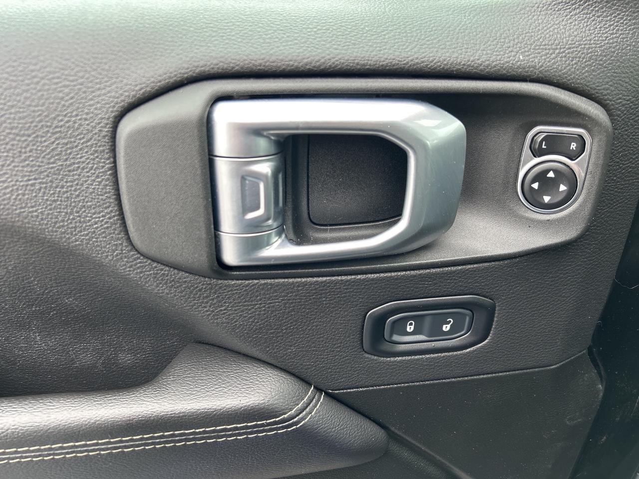 2022 Jeep Wrangler Unlimited Sahara 4x4 CALL NAPANEE 613-354-2100 Photo