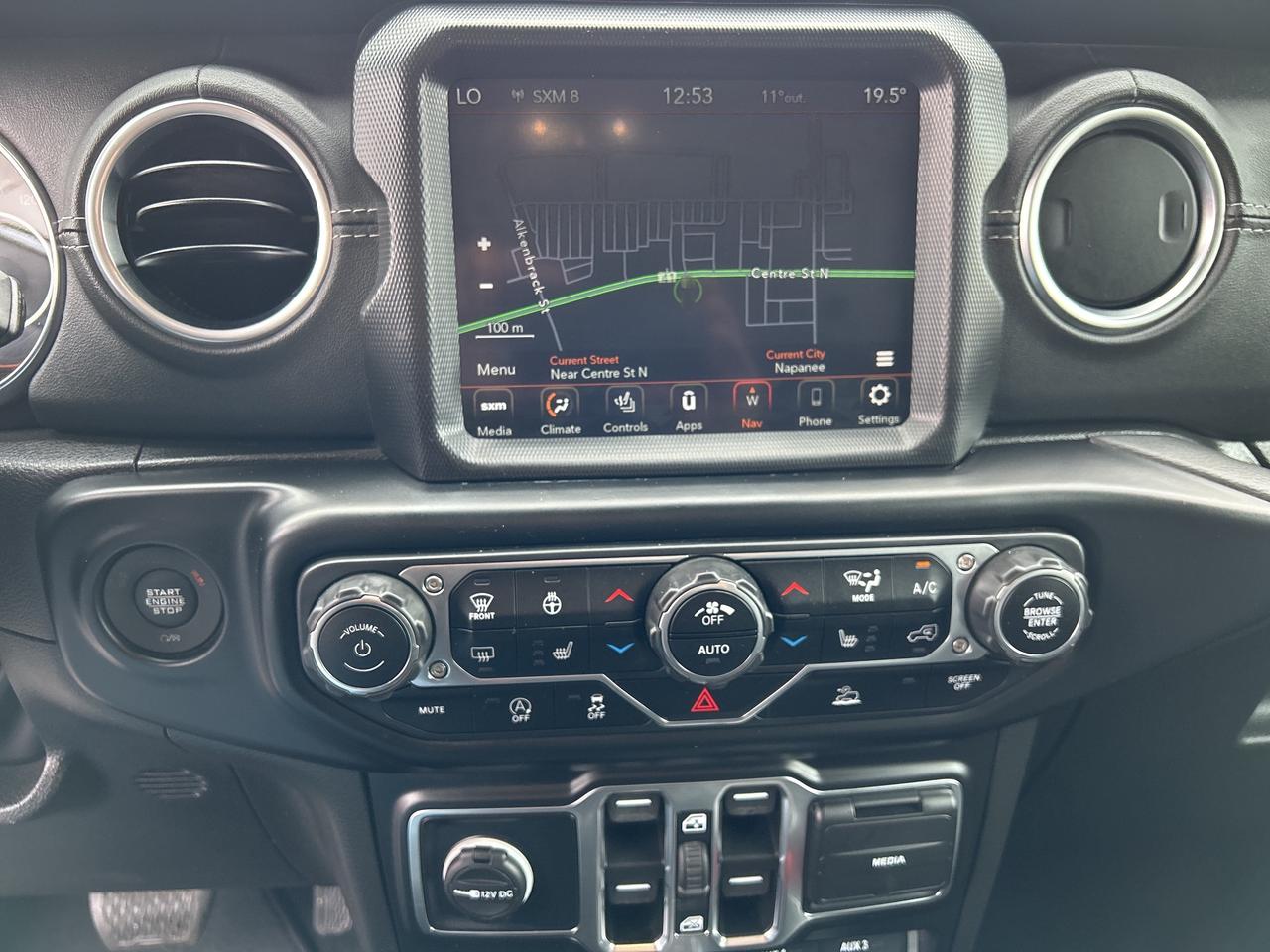 2022 Jeep Wrangler Unlimited Sahara 4x4 CALL NAPANEE 613-354-2100 Photo
