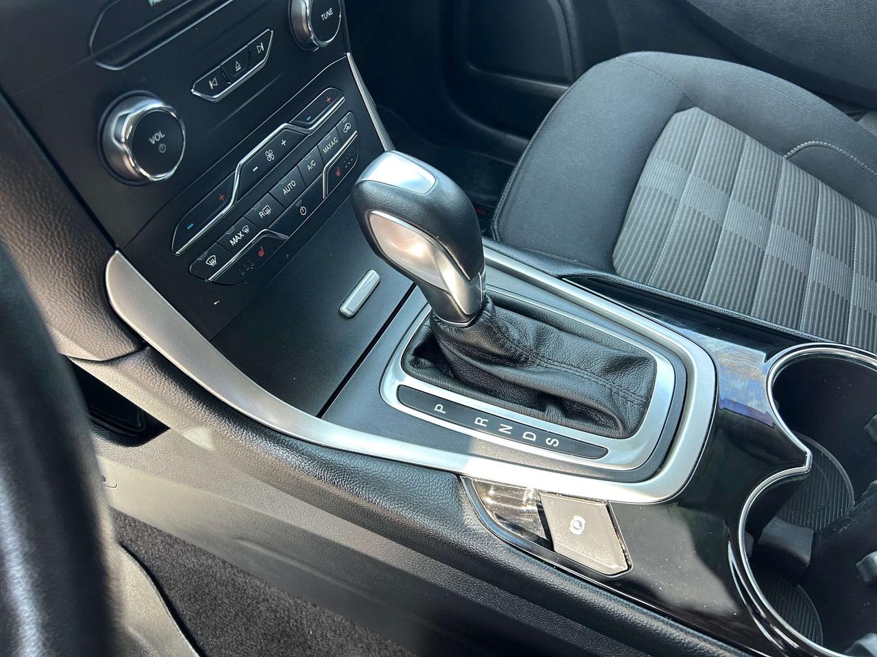 2018 Ford Edge SEL AWD/HEATED SEATS/NAV CALL NAPANEE 613-354-2100 Photo