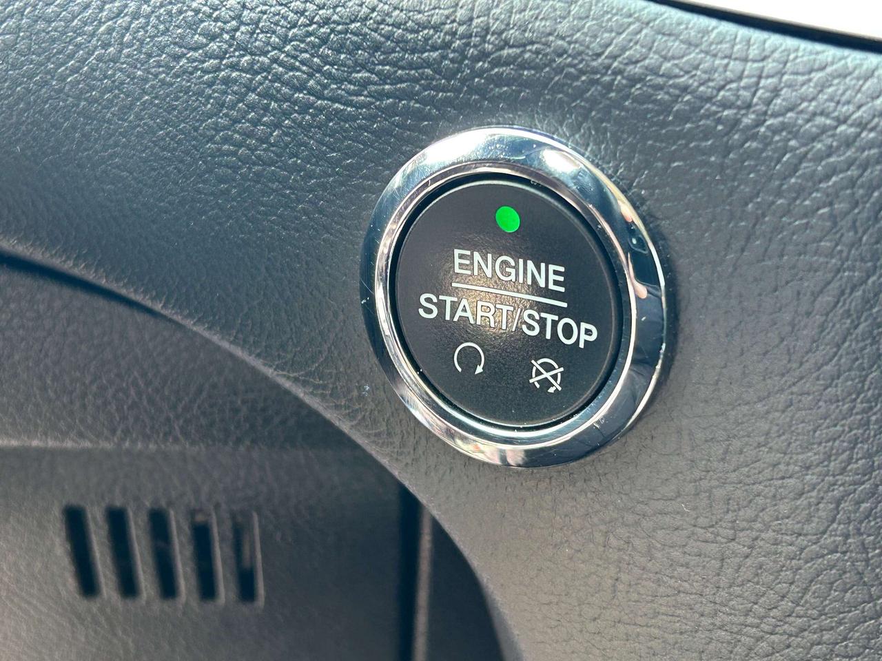 2018 Ford Edge SEL AWD/HEATED SEATS/NAV CALL NAPANEE 613-354-2100 Photo