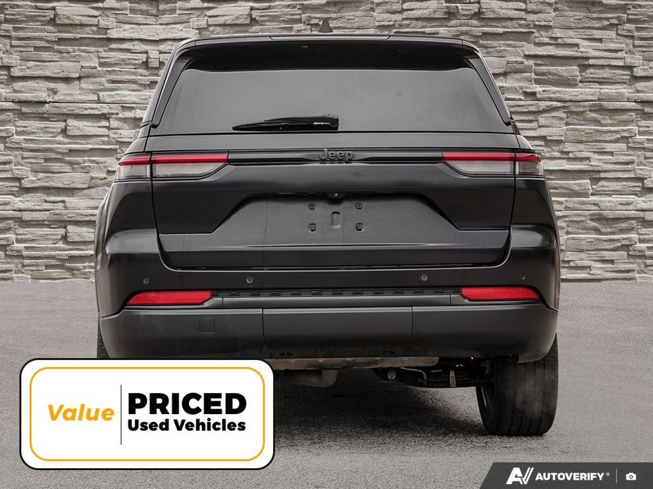 2022 Jeep Grand Cherokee Laredo 4dr 4x4 Photo