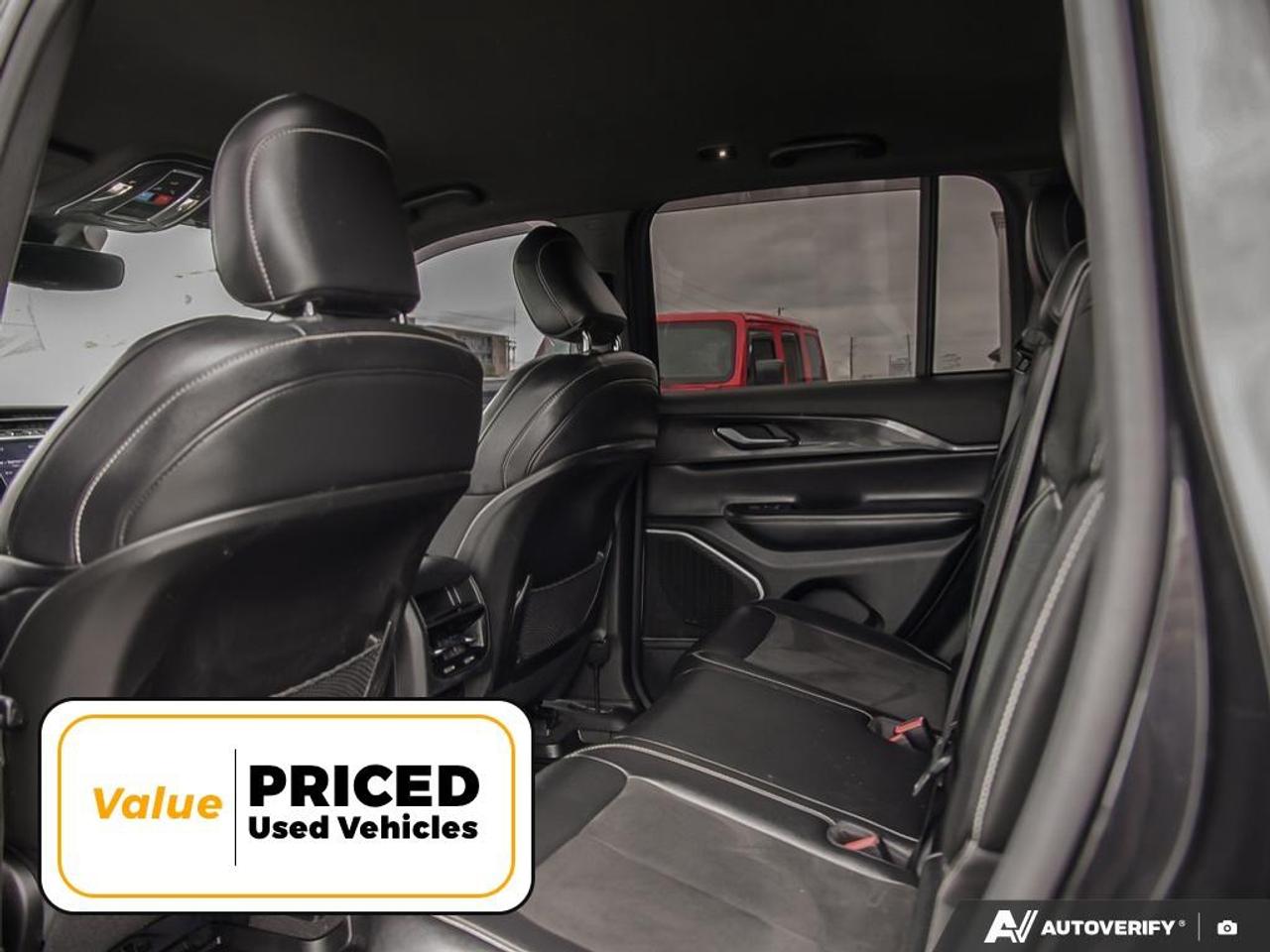 2022 Jeep Grand Cherokee Laredo 4dr 4x4 Photo