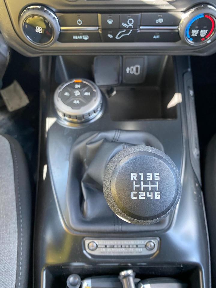 2026 Ford Bronco Base 2dr 4x4 Photo