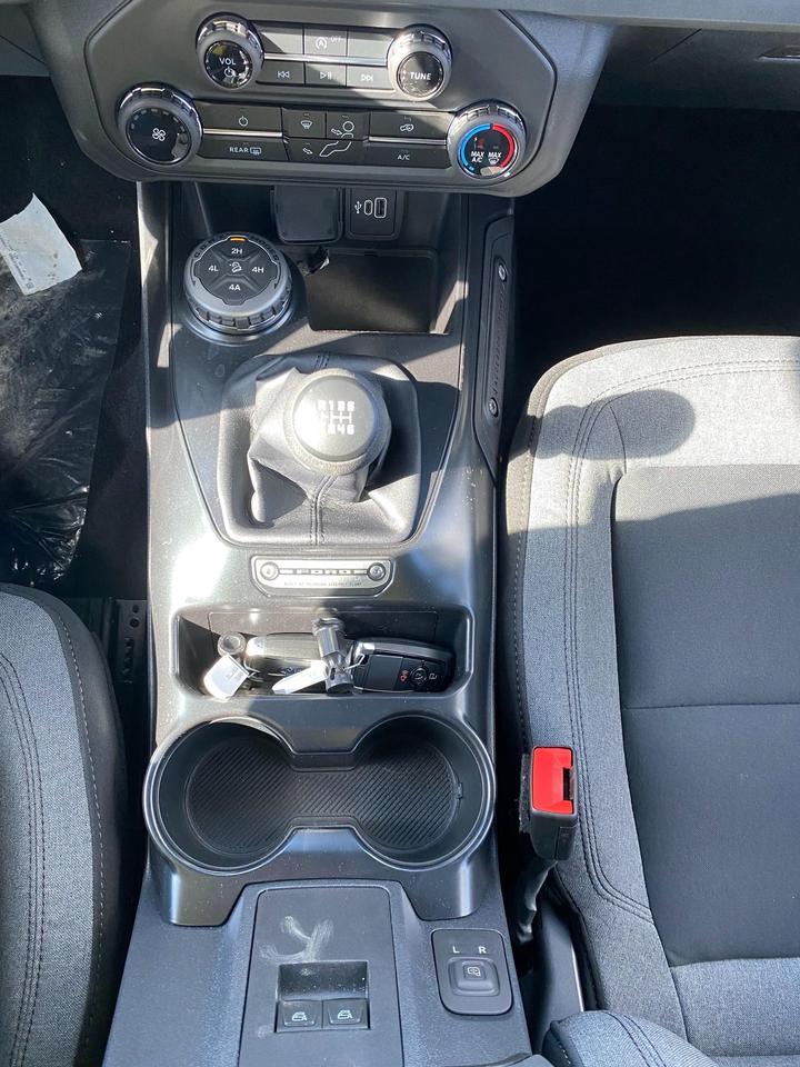 2026 Ford Bronco Base 2dr 4x4 Photo