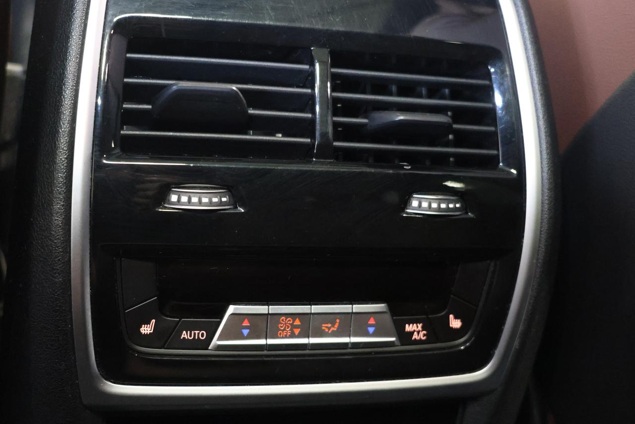 2021 BMW X7 M50i - PANO|NAVI|360CAM|HEADSUP|MASSAGE SEAT Photo