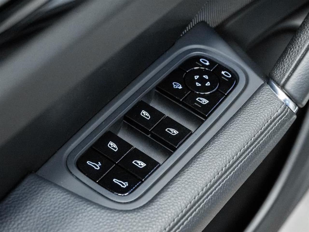 2021 Porsche Cayenne Base 4dr All-wheel Drive Photo