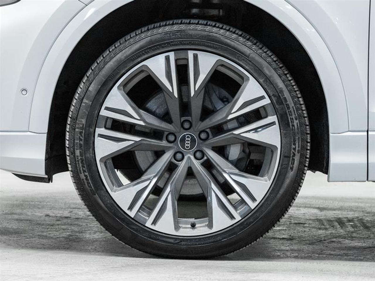 2025 Audi Q8 55 Progressiv 4dr All-Wheel Drive quattro Sport Utility Photo4