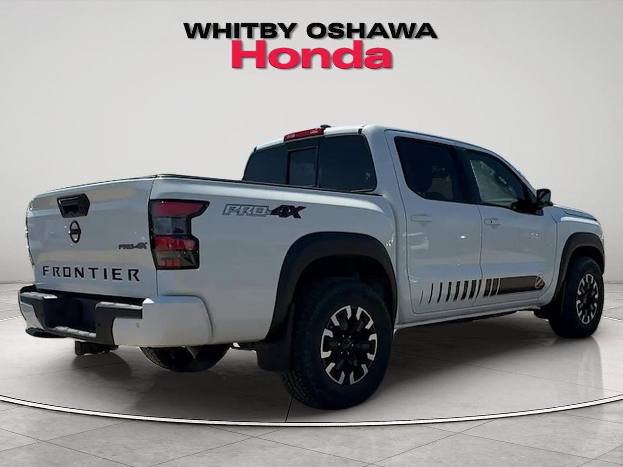 2022 Nissan Frontier Crew Cab PRO-4X Standard Bed 4x4 Photo4