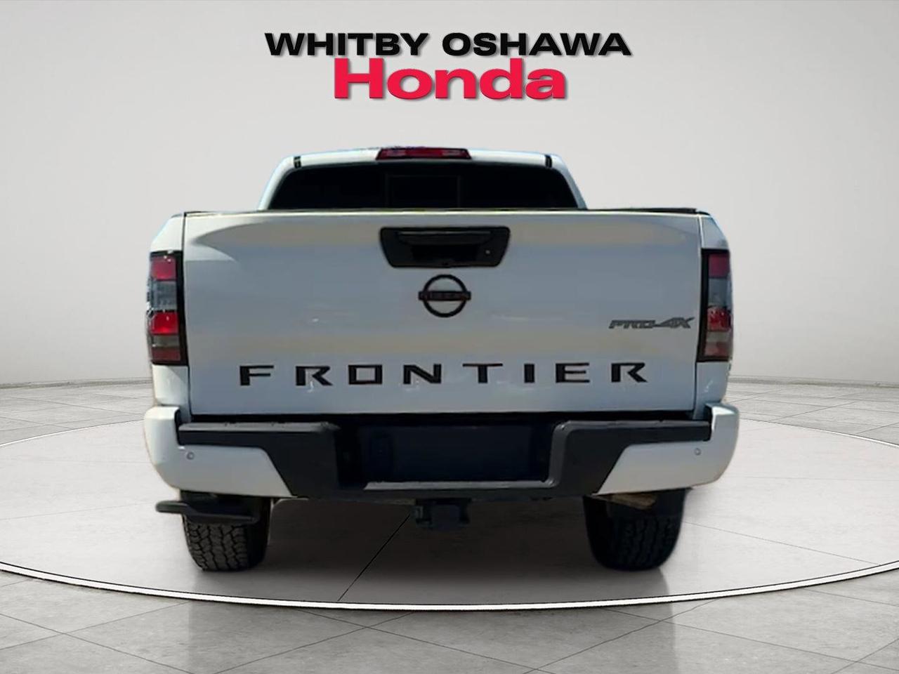 2022 Nissan Frontier Crew Cab PRO-4X Standard Bed 4x4 Photo3