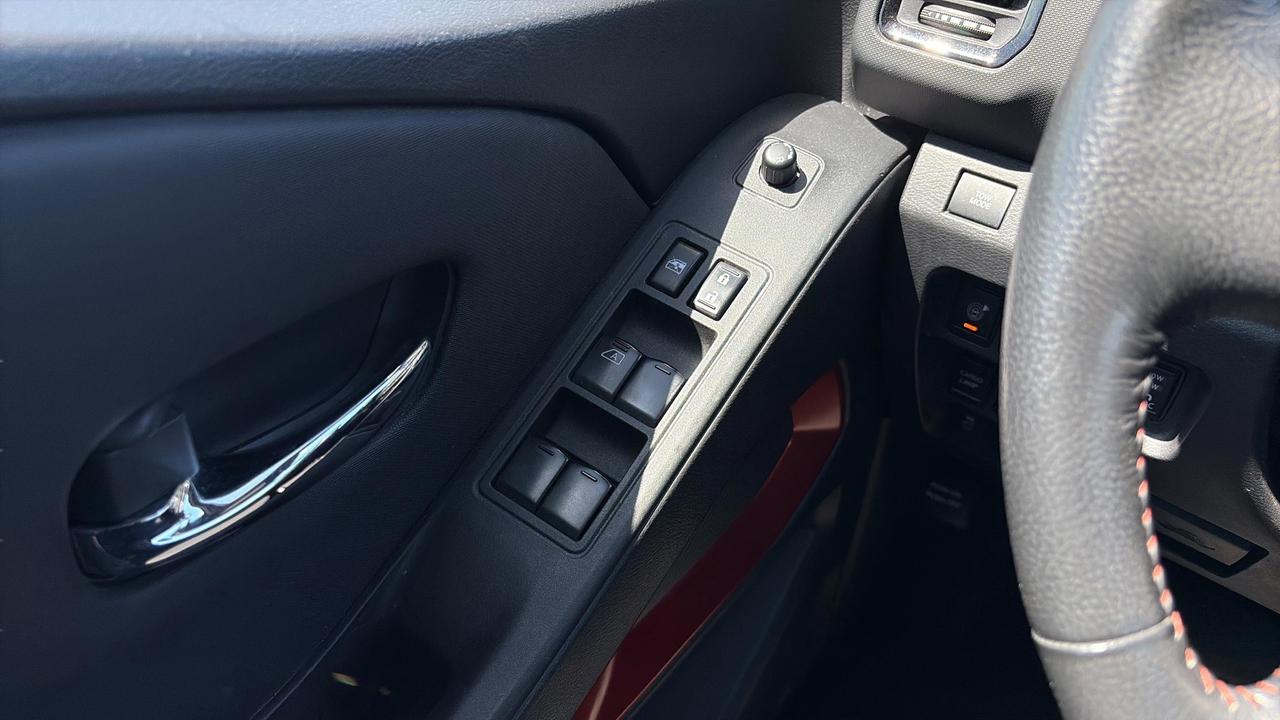 2022 Nissan Frontier Crew Cab PRO-4X Standard Bed 4x4 Photo