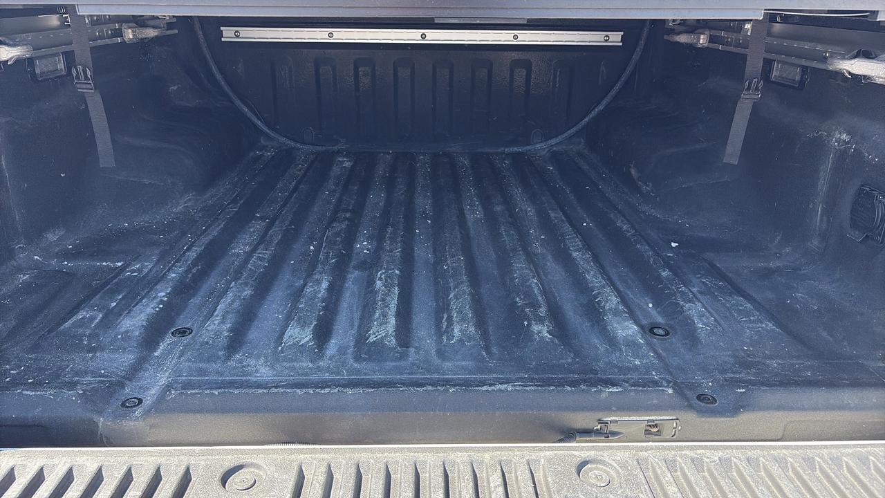 2022 Nissan Frontier Crew Cab PRO-4X Standard Bed 4x4 Photo