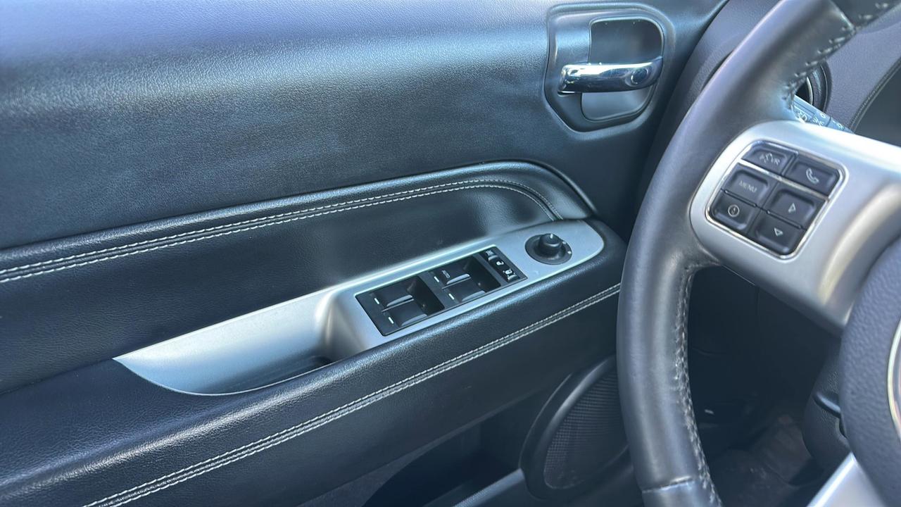 2016 Jeep Compass 4WD 4dr High Altitude Photo