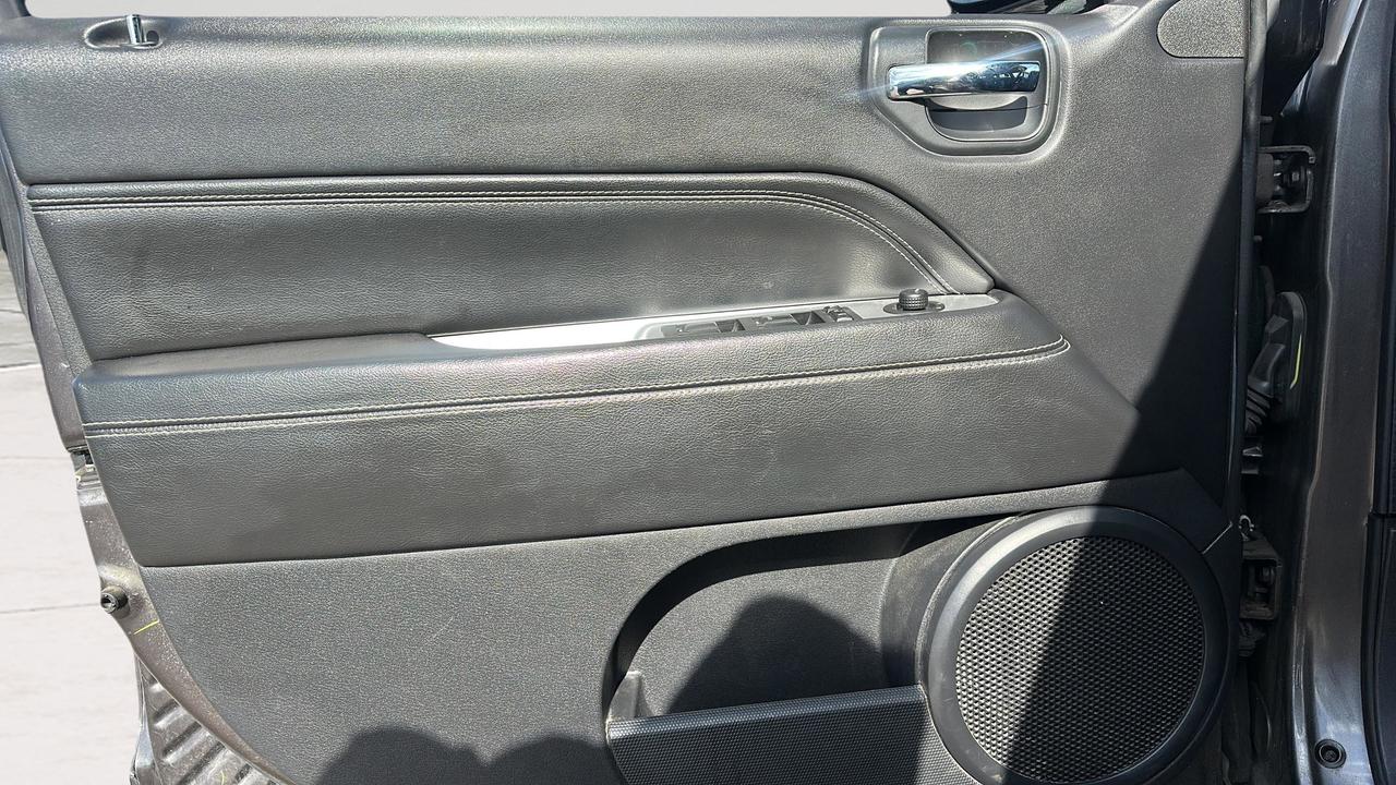 2016 Jeep Compass 4WD 4dr High Altitude Photo