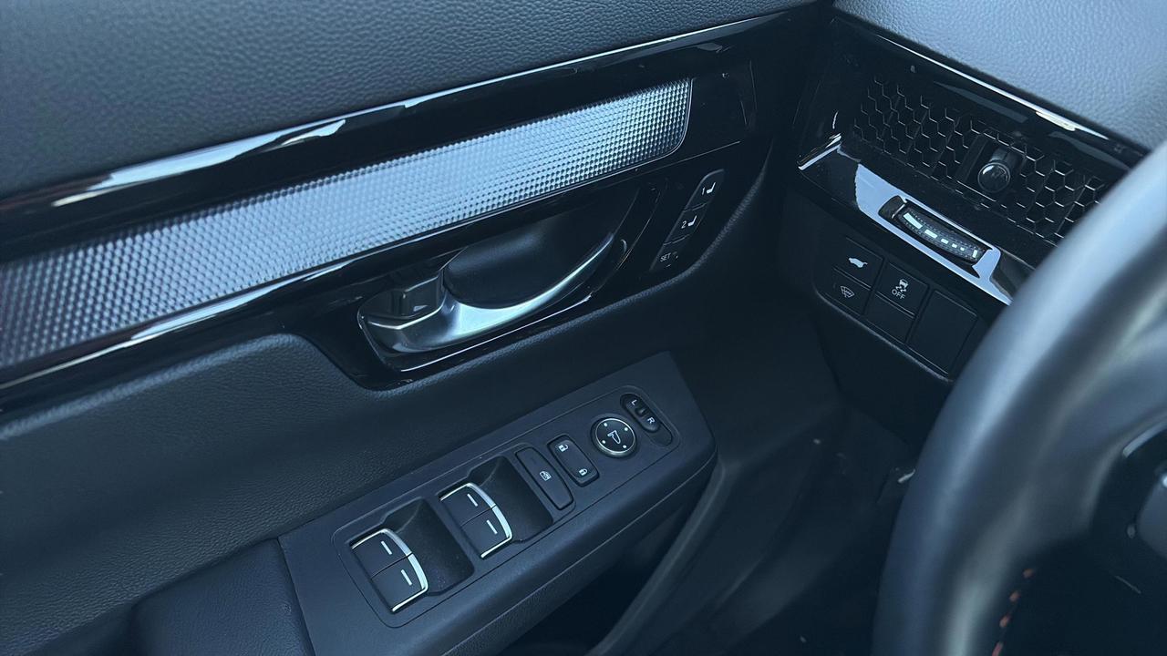 2025 Honda CR-V Hybrid Touring AWD Photo