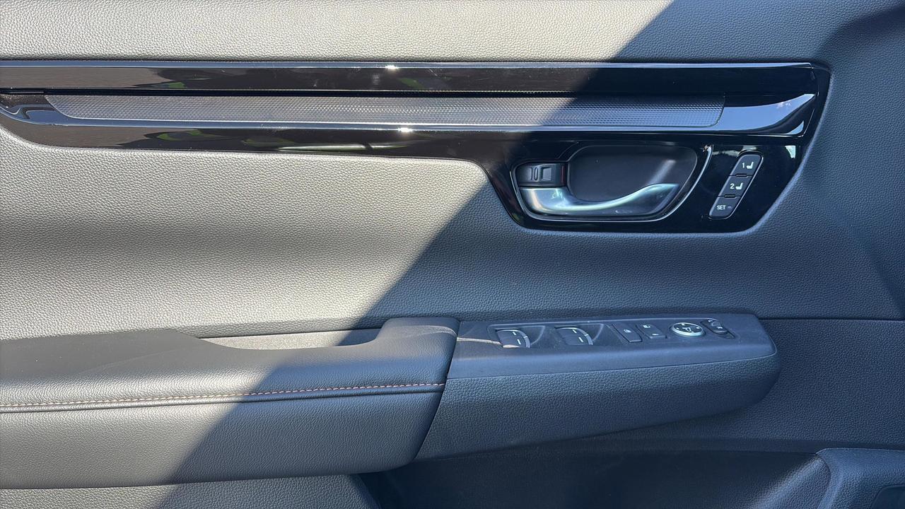 2025 Honda CR-V Hybrid Touring AWD Photo