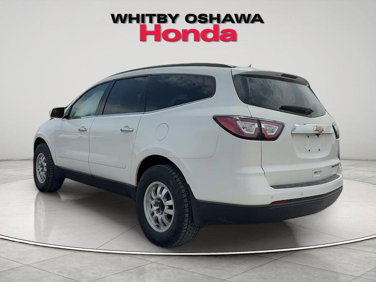 2014 Chevrolet Traverse FWD 4dr 2LT Photo2