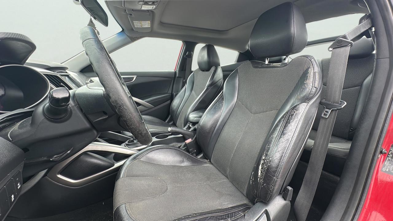 2012 Hyundai Veloster 3dr Cpe Man w-Tech Photo