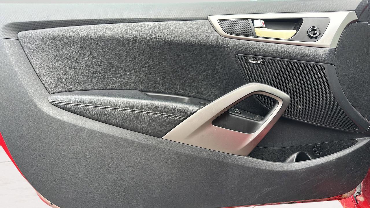 2012 Hyundai Veloster 3dr Cpe Man w-Tech Photo