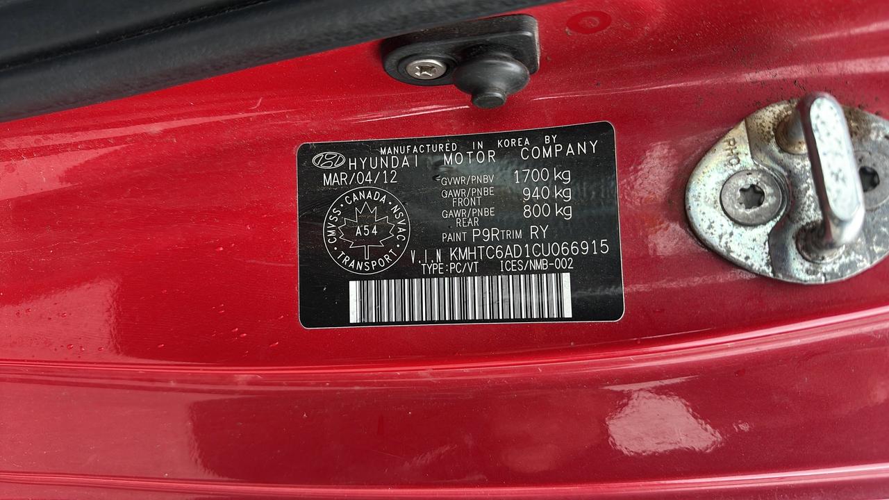 2012 Hyundai Veloster 3dr Cpe Man w-Tech Photo