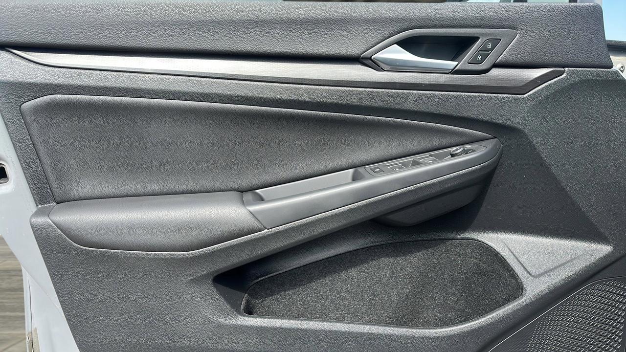 2023 Volkswagen Golf GTI Performance Manual Photo