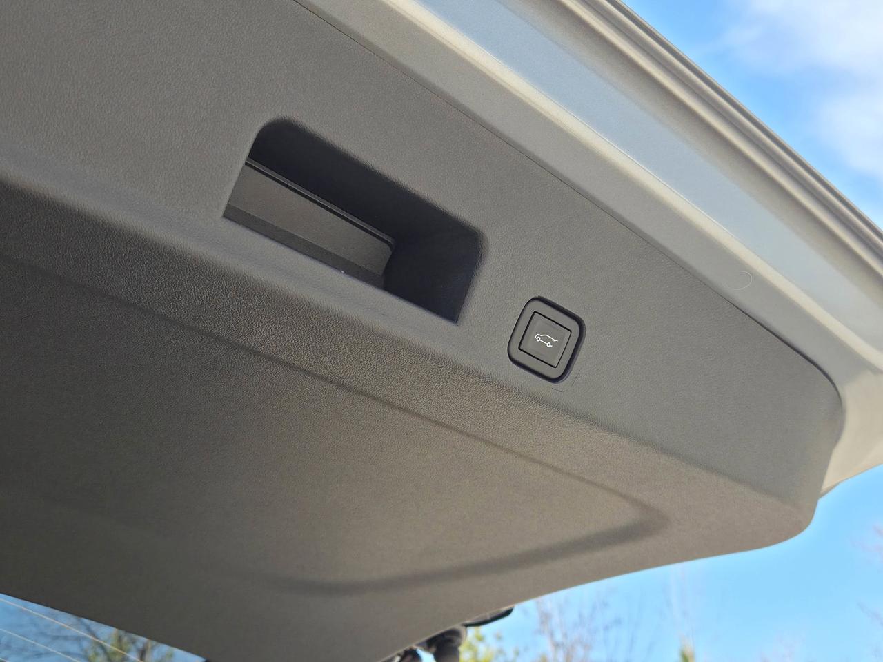 2026 GMC Acadia AT4 Photo