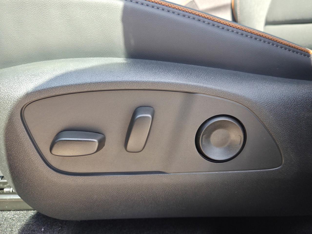 2026 GMC Acadia AT4 Photo