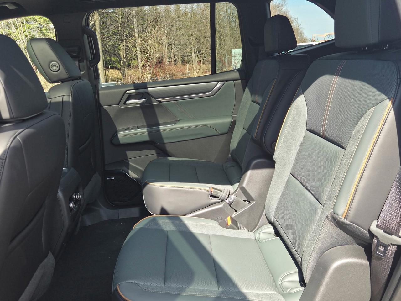 2026 GMC Acadia AT4 Photo