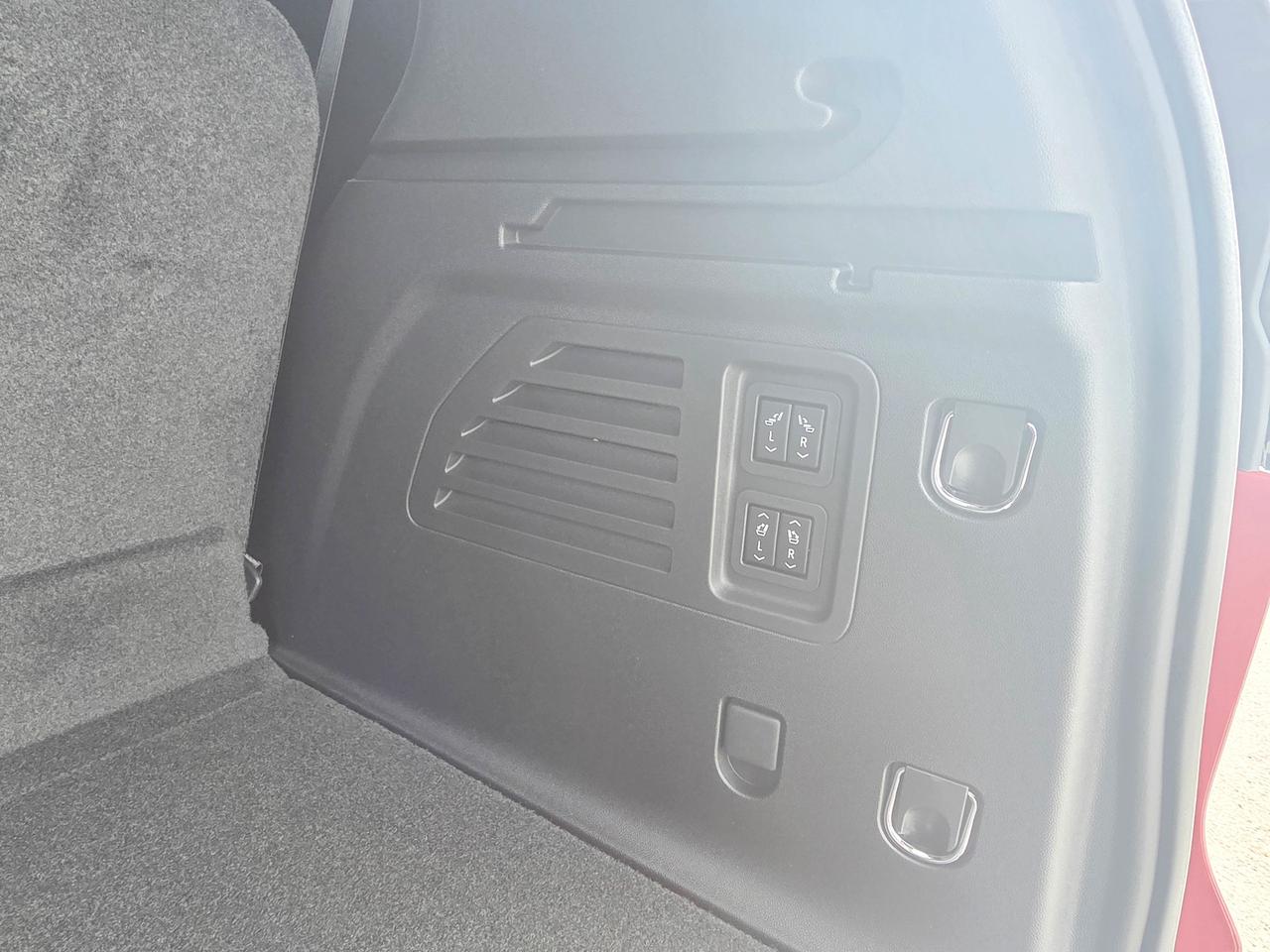 2026 GMC Acadia Denali Photo