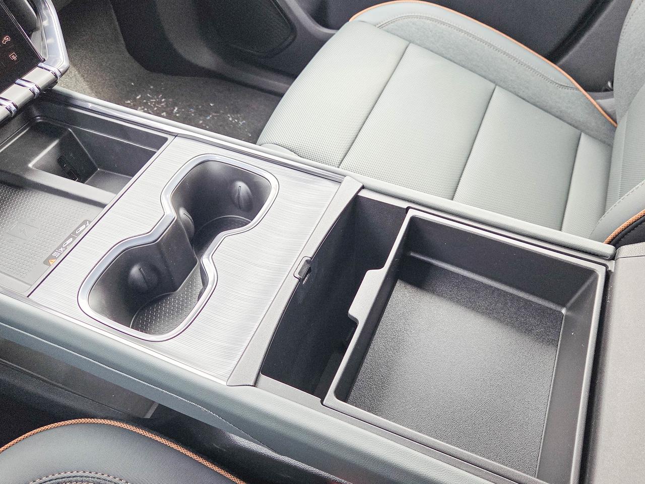 2026 GMC Acadia AT4 Photo