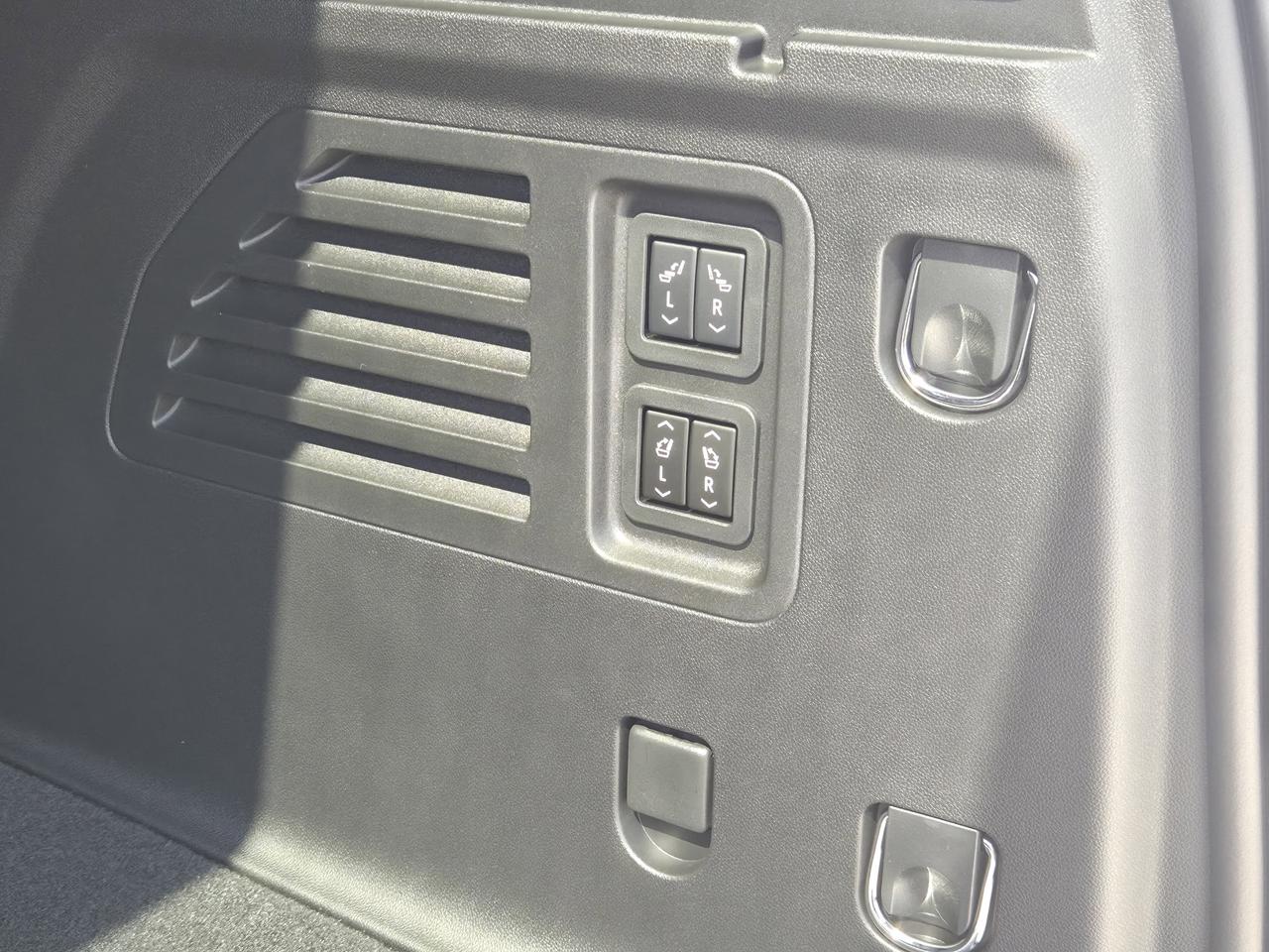 2026 GMC Acadia Denali Photo