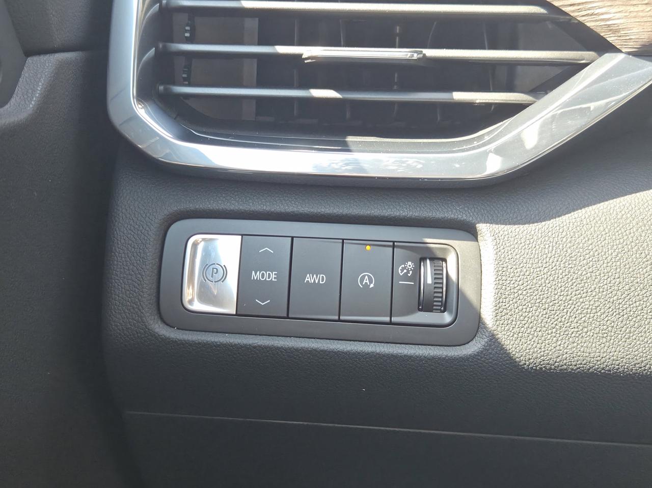 2026 GMC Acadia Denali Photo