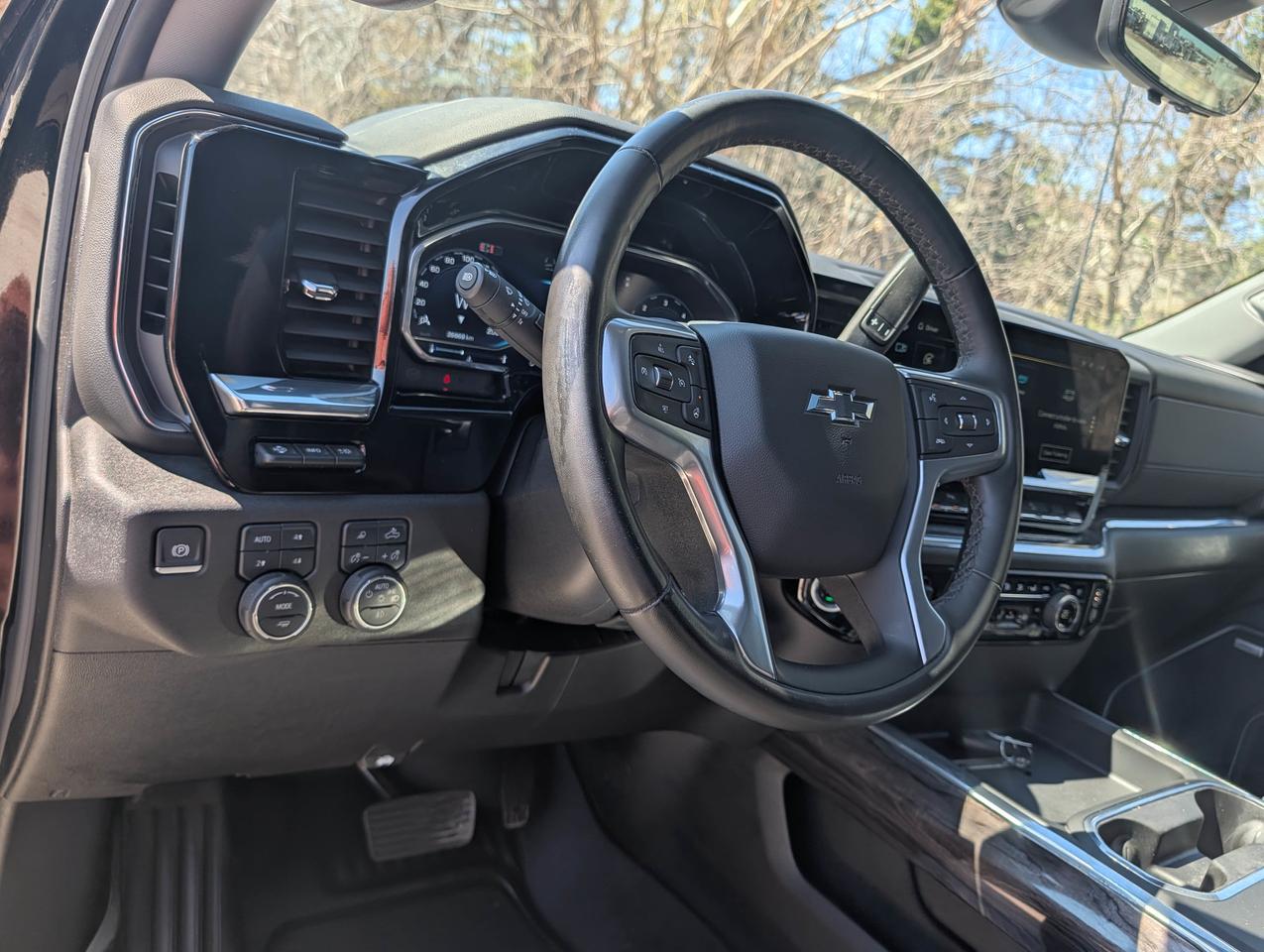 2025 Chevrolet SILVERADO 2500HD LTZ Photo