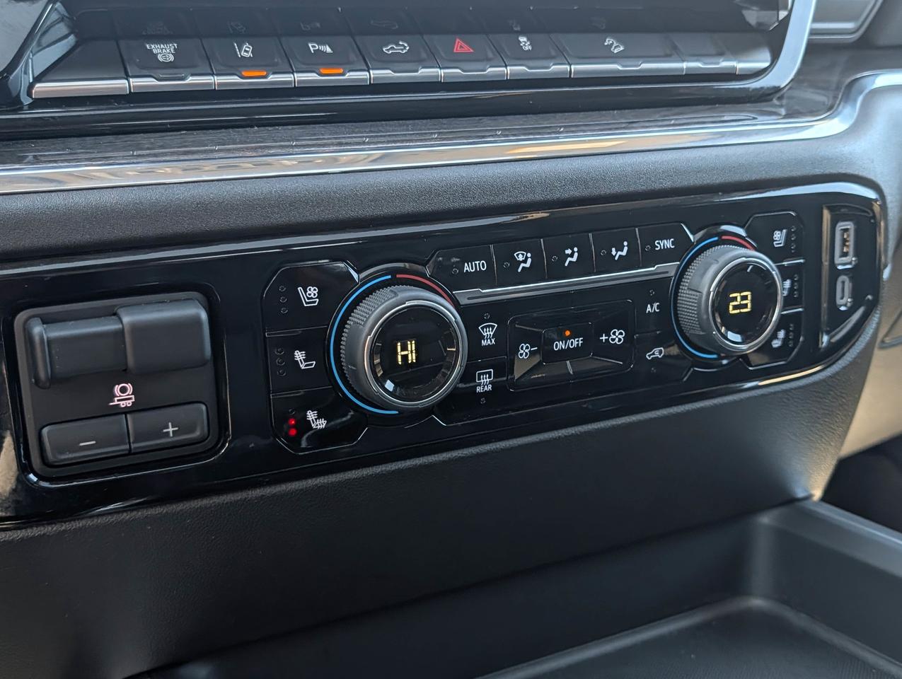 2025 Chevrolet SILVERADO 2500HD LTZ Photo