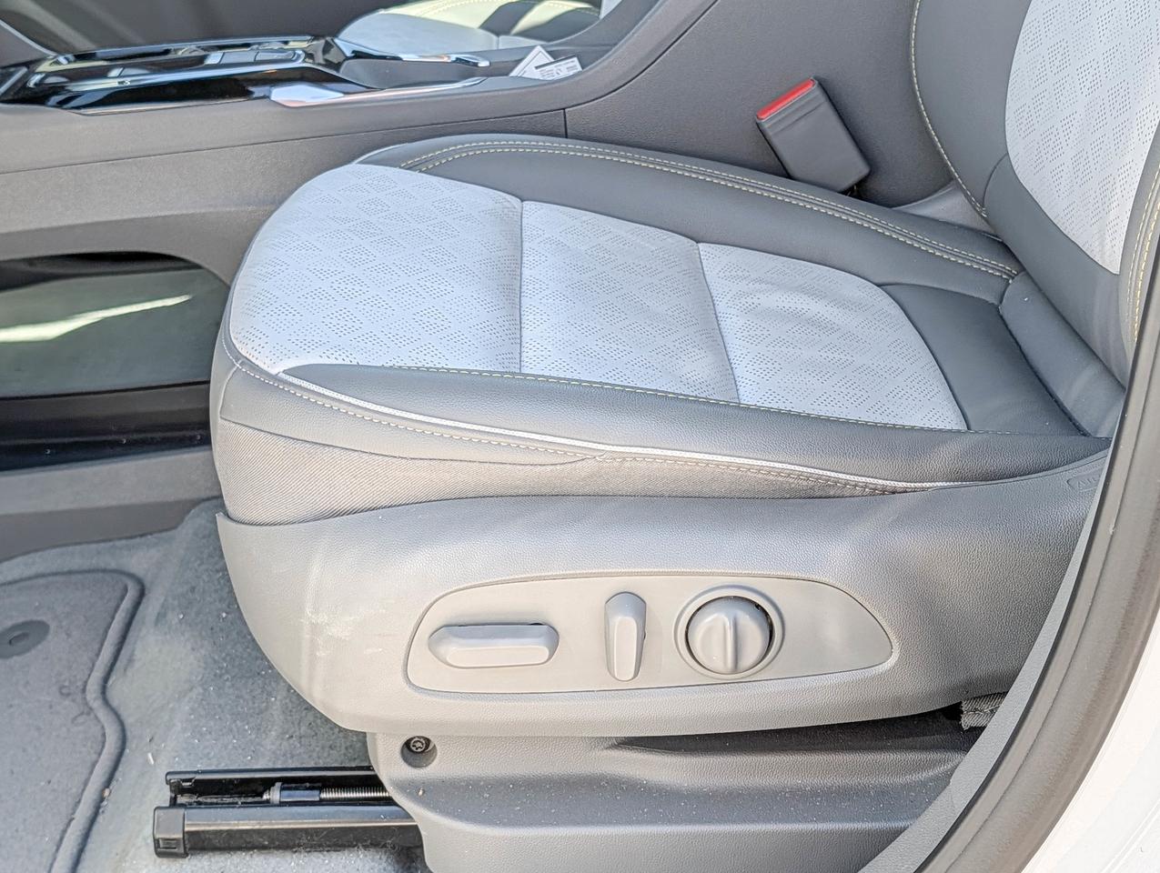 2023 Chevrolet Bolt EUV Premier Photo