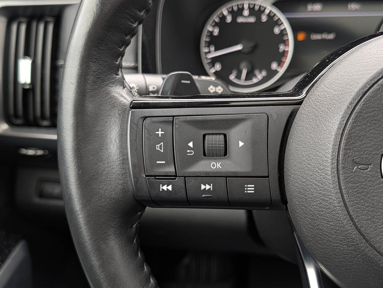 2024 Nissan Pathfinder SL Photo