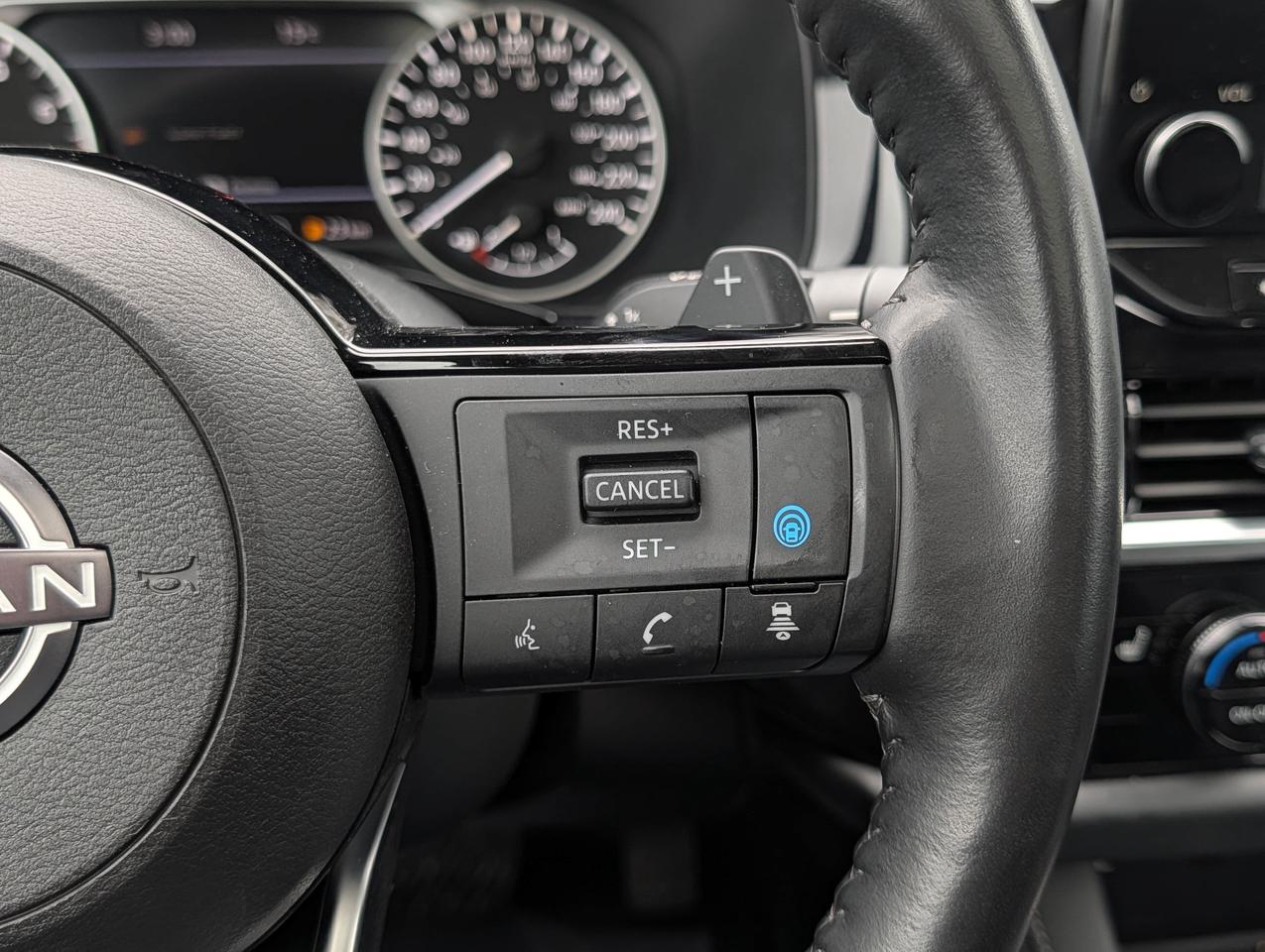 2024 Nissan Pathfinder SL Photo