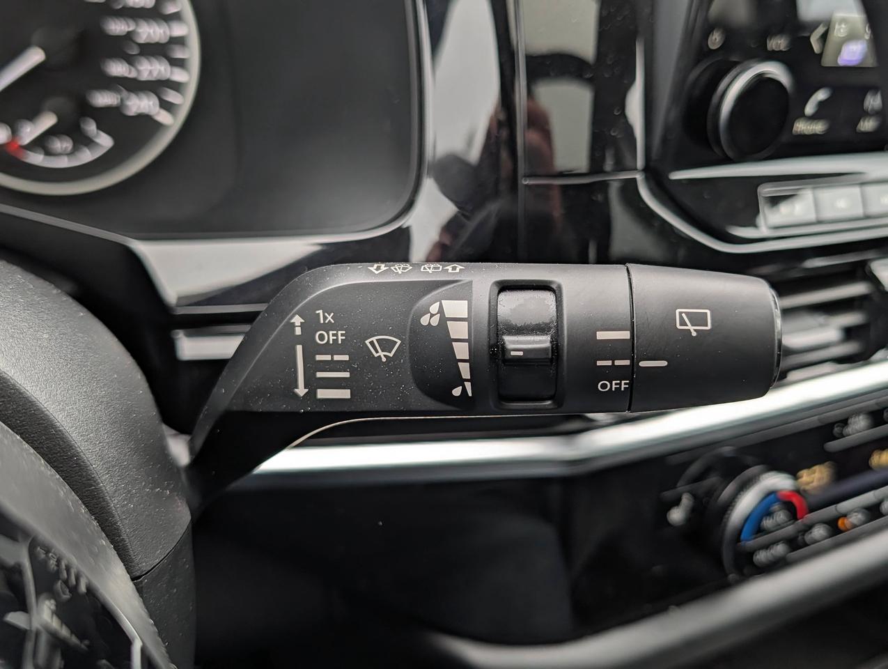 2024 Nissan Pathfinder SL Photo