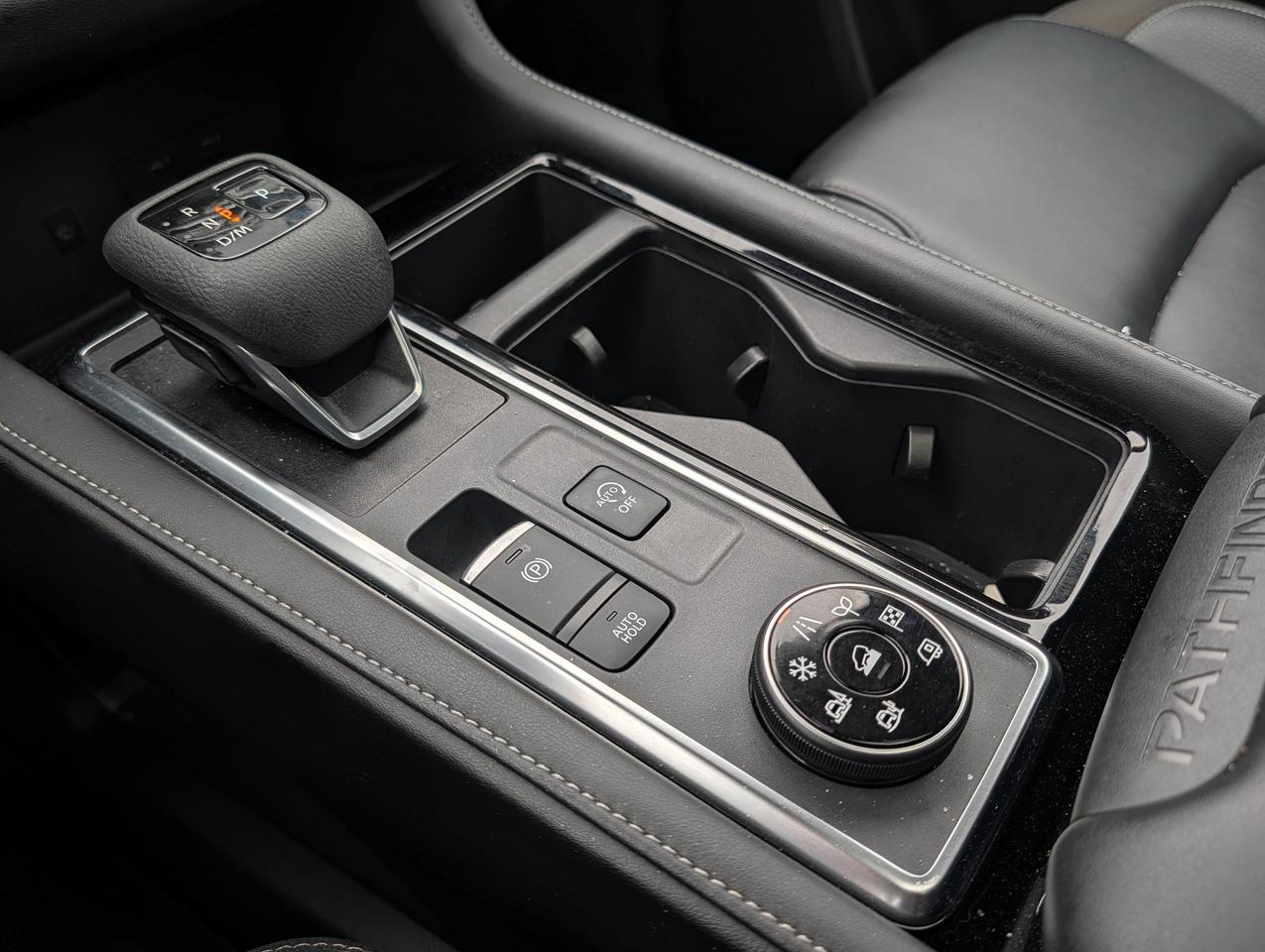 2024 Nissan Pathfinder SL Photo
