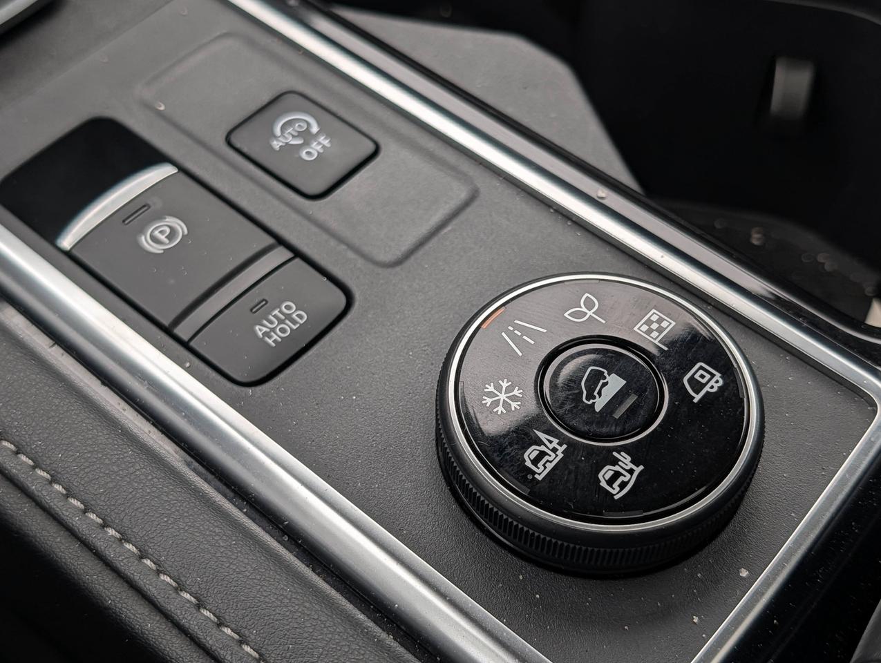 2024 Nissan Pathfinder SL Photo