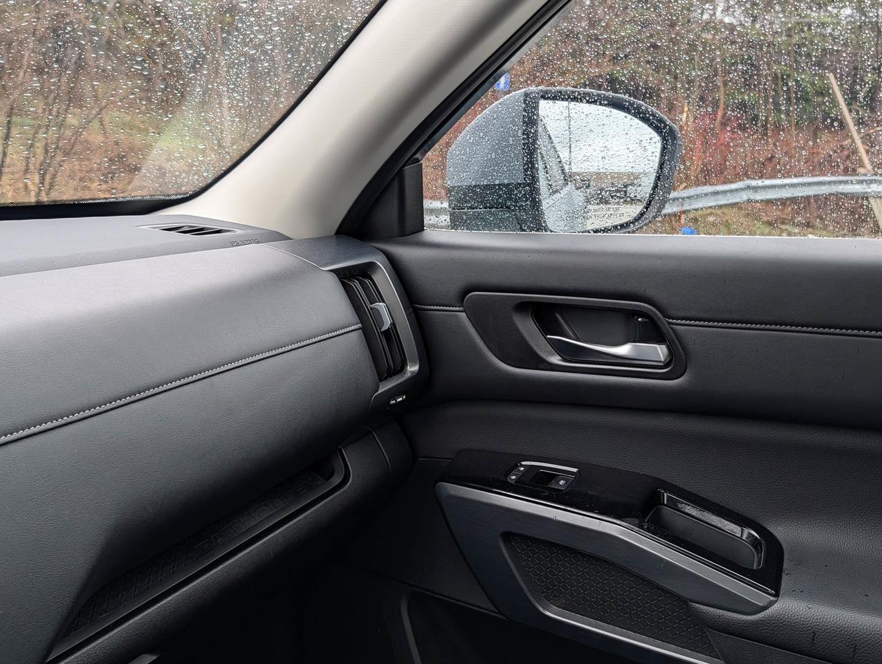 2024 Nissan Pathfinder SL Photo