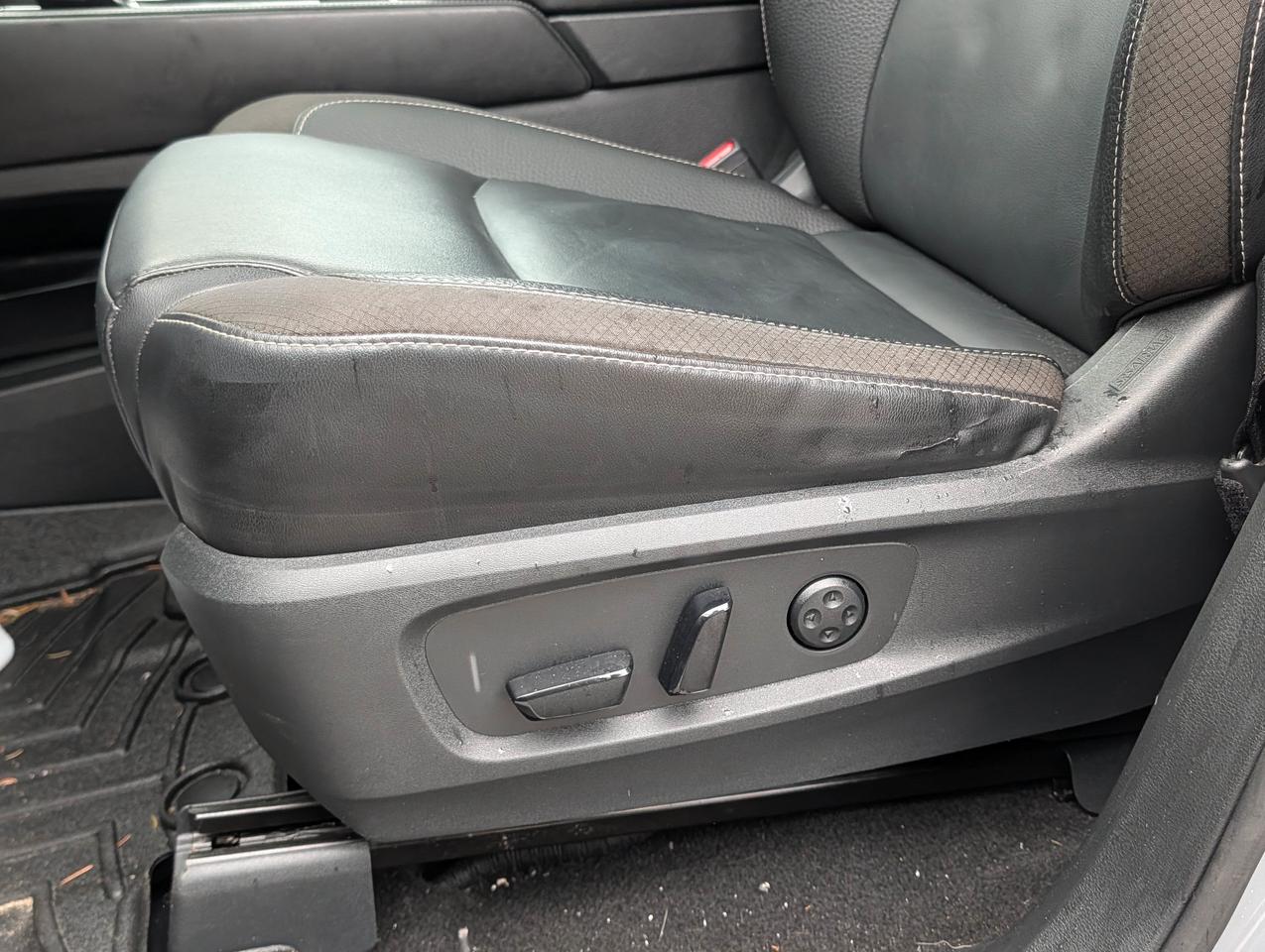 2024 Nissan Pathfinder SL Photo