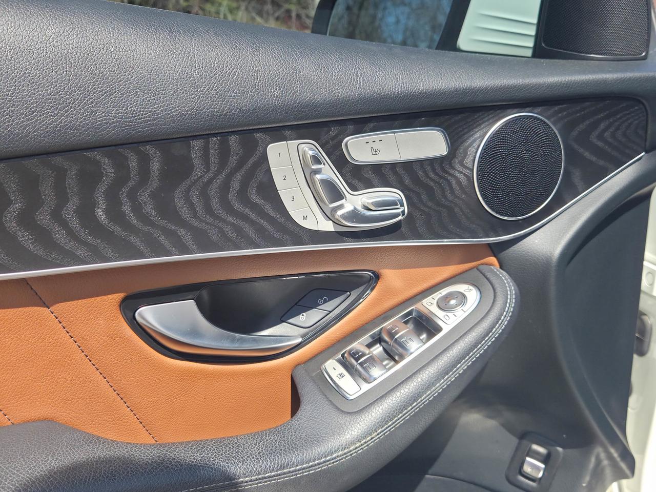 2020 Mercedes-Benz GLC 300 Photo