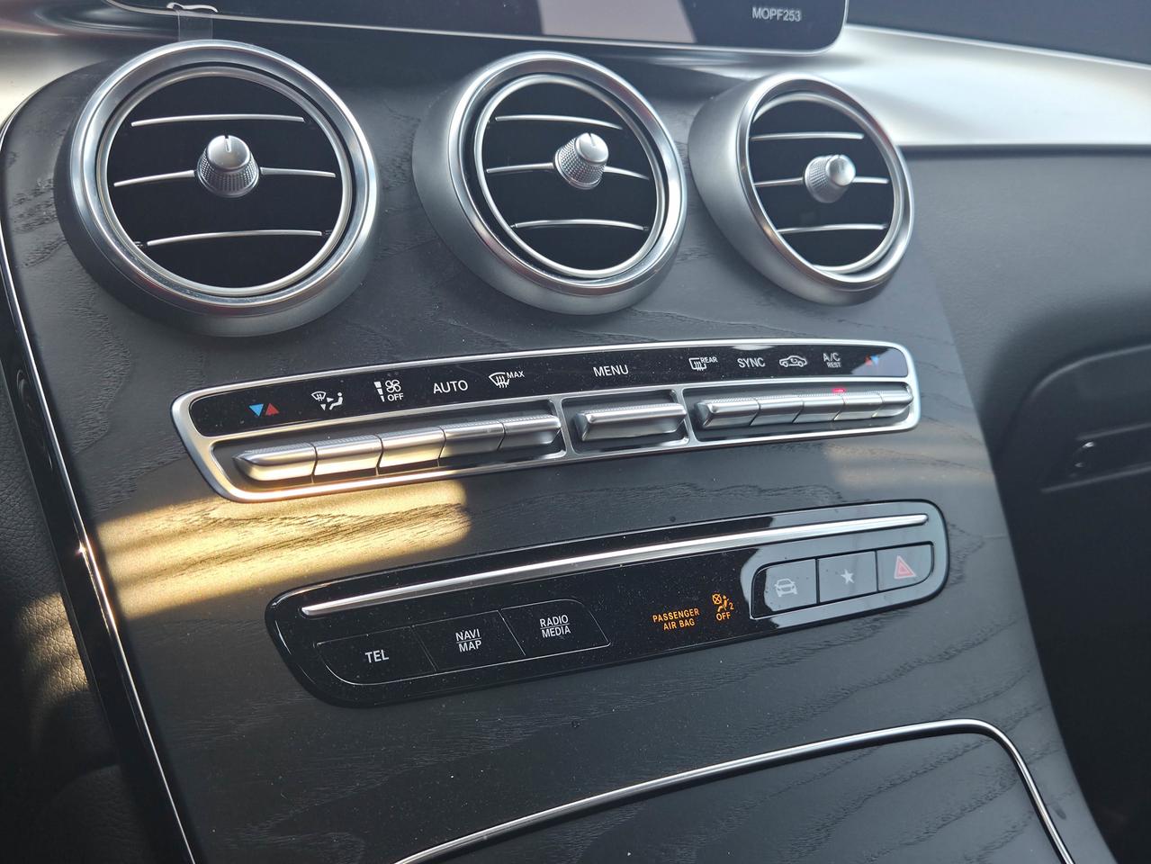 2020 Mercedes-Benz GLC 300 Photo