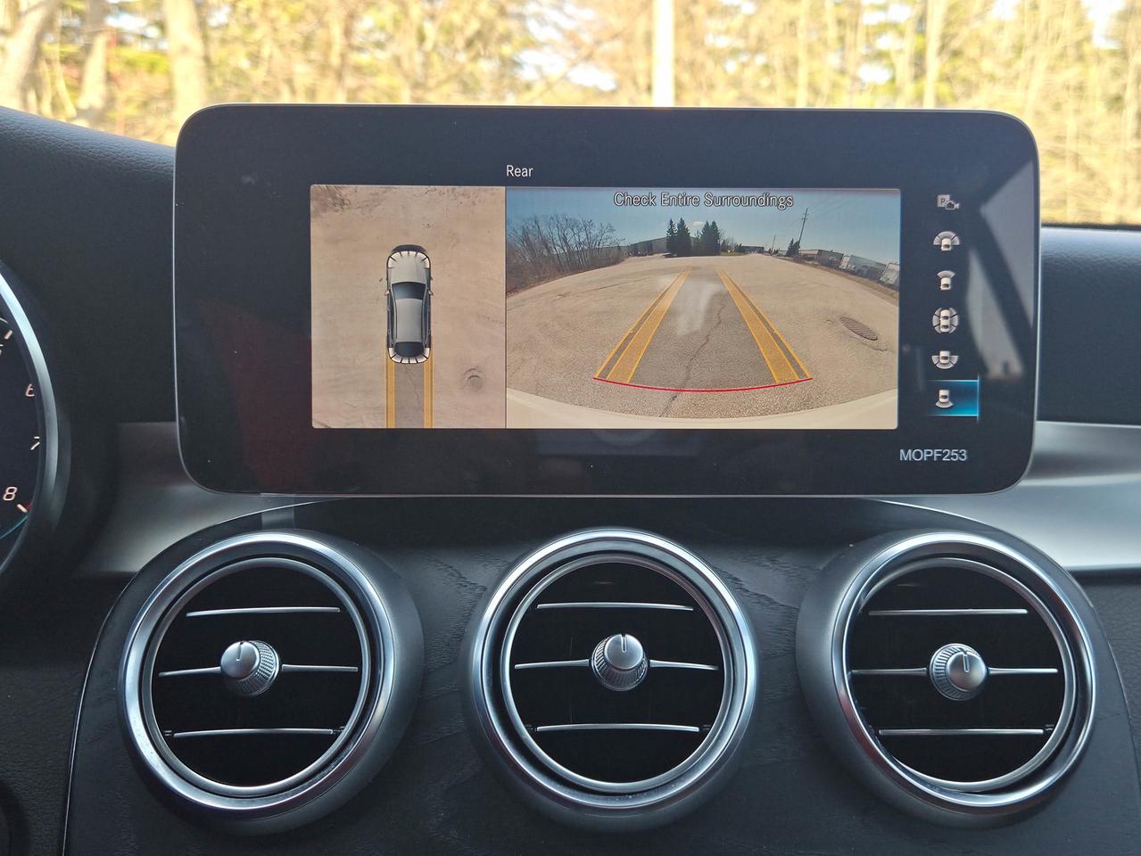 2020 Mercedes-Benz GLC 300 Photo