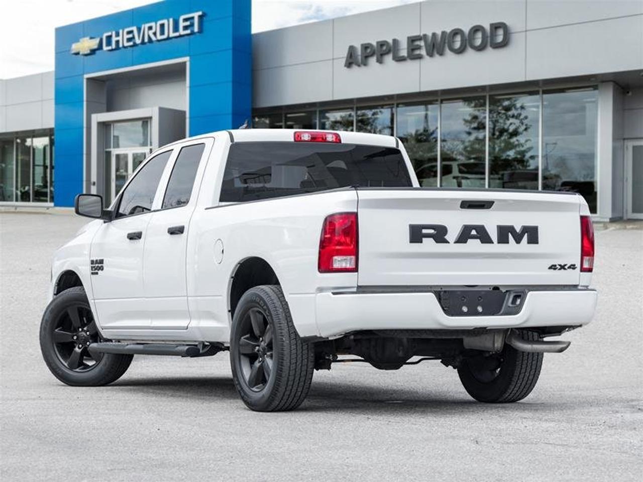 2020 RAM RAM 1500 Classic Crew Cab 4x4 (DS) SLT (140.5 WB 5'7 Box) SWB Photo4