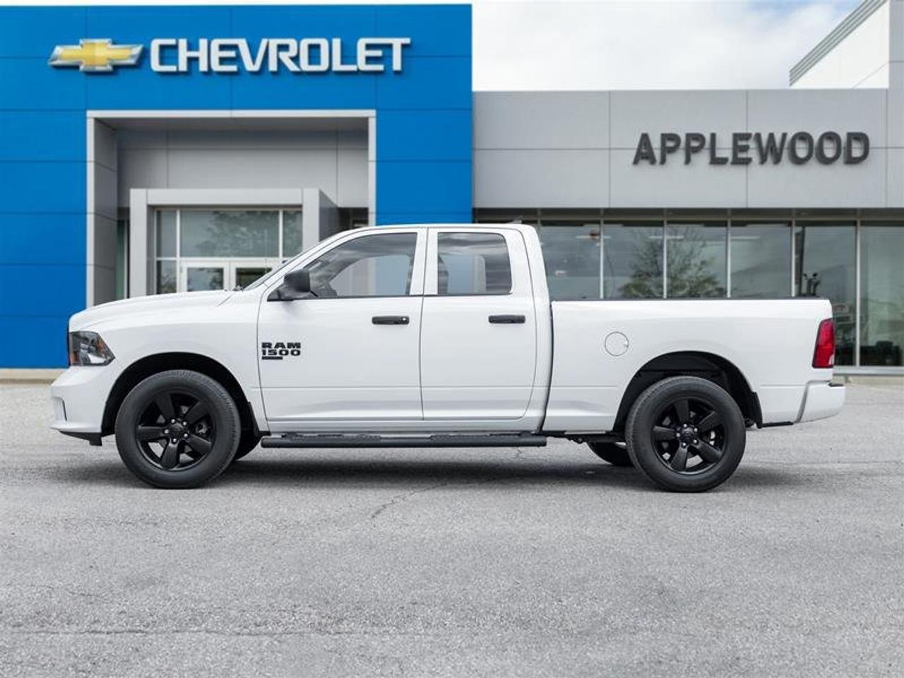 2020 RAM RAM 1500 Classic Crew Cab 4x4 (DS) SLT (140.5 WB 5'7 Box) SWB Photo2